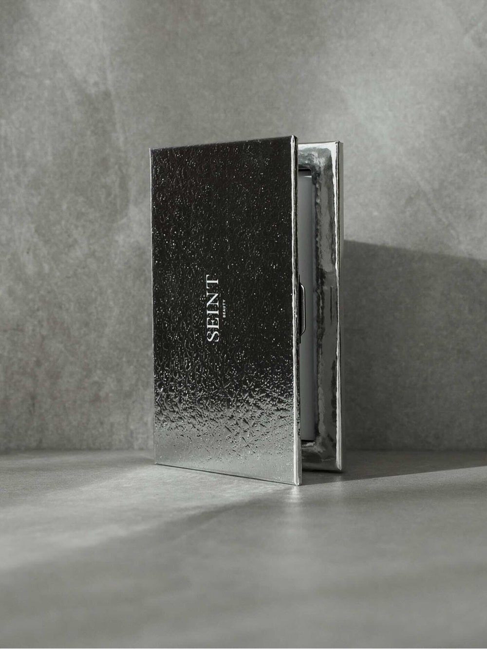 Seint IIID Palette 4 - Silver & White